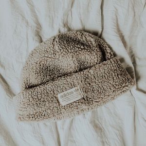 adidas sherpa beanie